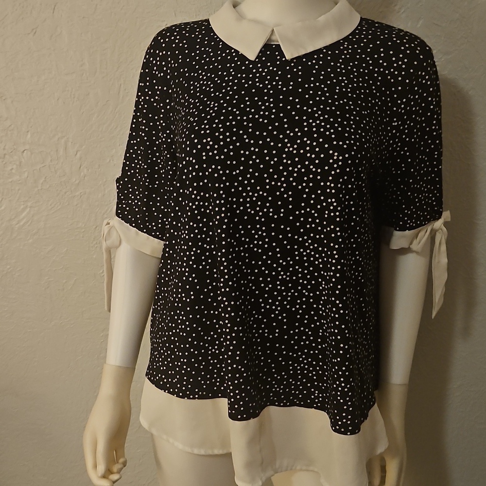 FAITH & JOY Black and White Polka Dot Pointed Flat Collar Short Sleeve Bow Tunic - Picture 3 of 8